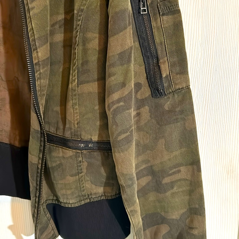Lightweight jacket - Picture 3 of 5